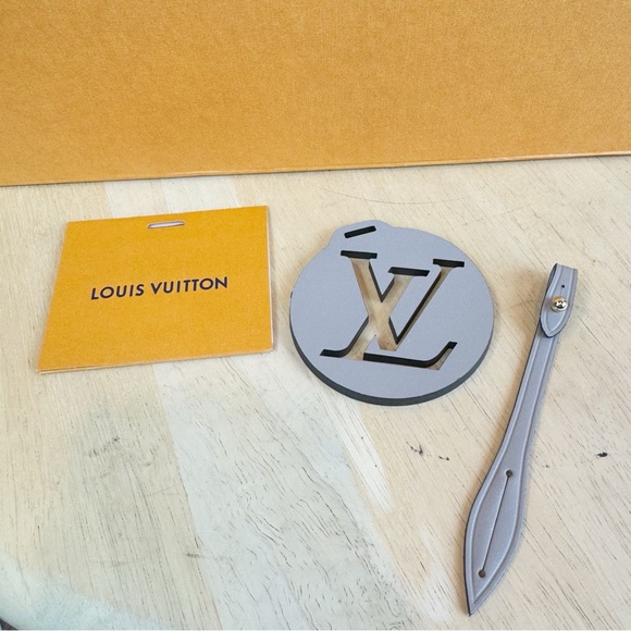 Louis Vuitton | Montsouris Backpack - Picture 15 of 16